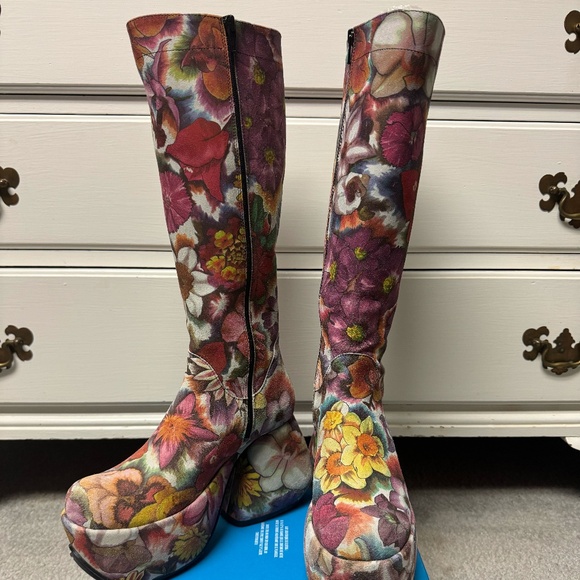 Superfly Strut Tall Platform Boots - Picture 2 of 5